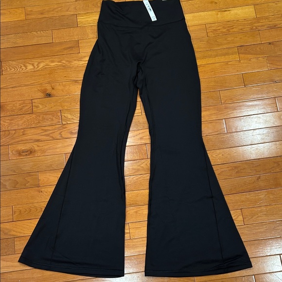 NWT- PINK Victoria's Secret Black Flare Leggings - Picture 3 of 11